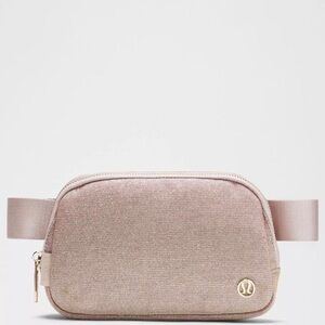 🩷 lululemon everywhere belt bag 1L glitter NWT pink champagne❤️